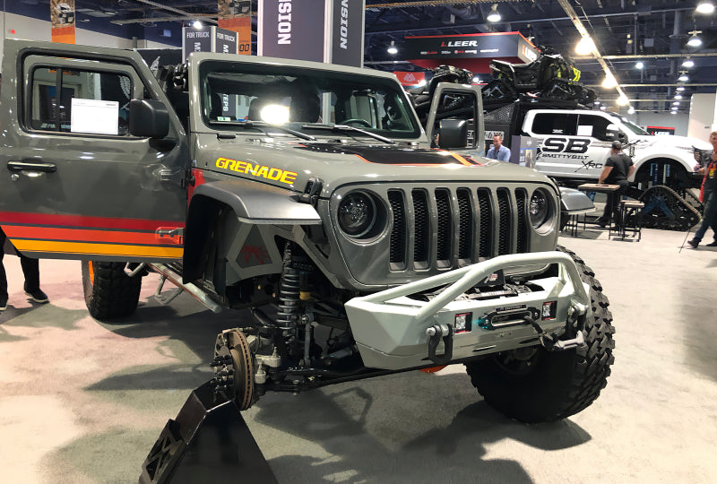 Oracle Jeep Wrangler JL Oculus Bi-LED Projector Headlights- Graphite Metallic - 5500K - B2B Diesel & Gas Service