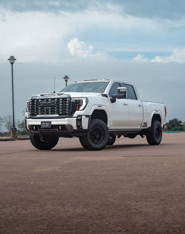 Cognito 01-13 Chevy/GMC Silv/Sierra 2500/3500 HD 2WD/4WD 3in Perf Leveling Kit w/ Fox PS 2.0 IFP - B2B Diesel & Gas Service