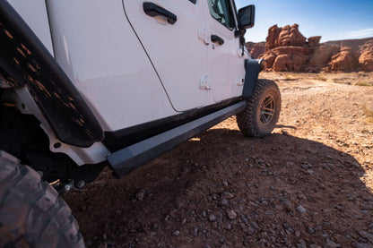 AMP Research 20-24 Jeep JT Gladiator (Launch/Overlnd/Rubicon/Sport/Sport S) PowerStep XL - Black - B2B Diesel & Gas Service