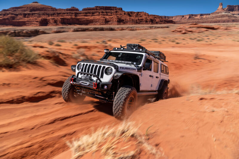 AMP Research 20-24 Jeep JT Gladiator (Launch/Overlnd/Rubicon/Sport/Sport S) PowerStep XL - Black - B2B Diesel & Gas Service