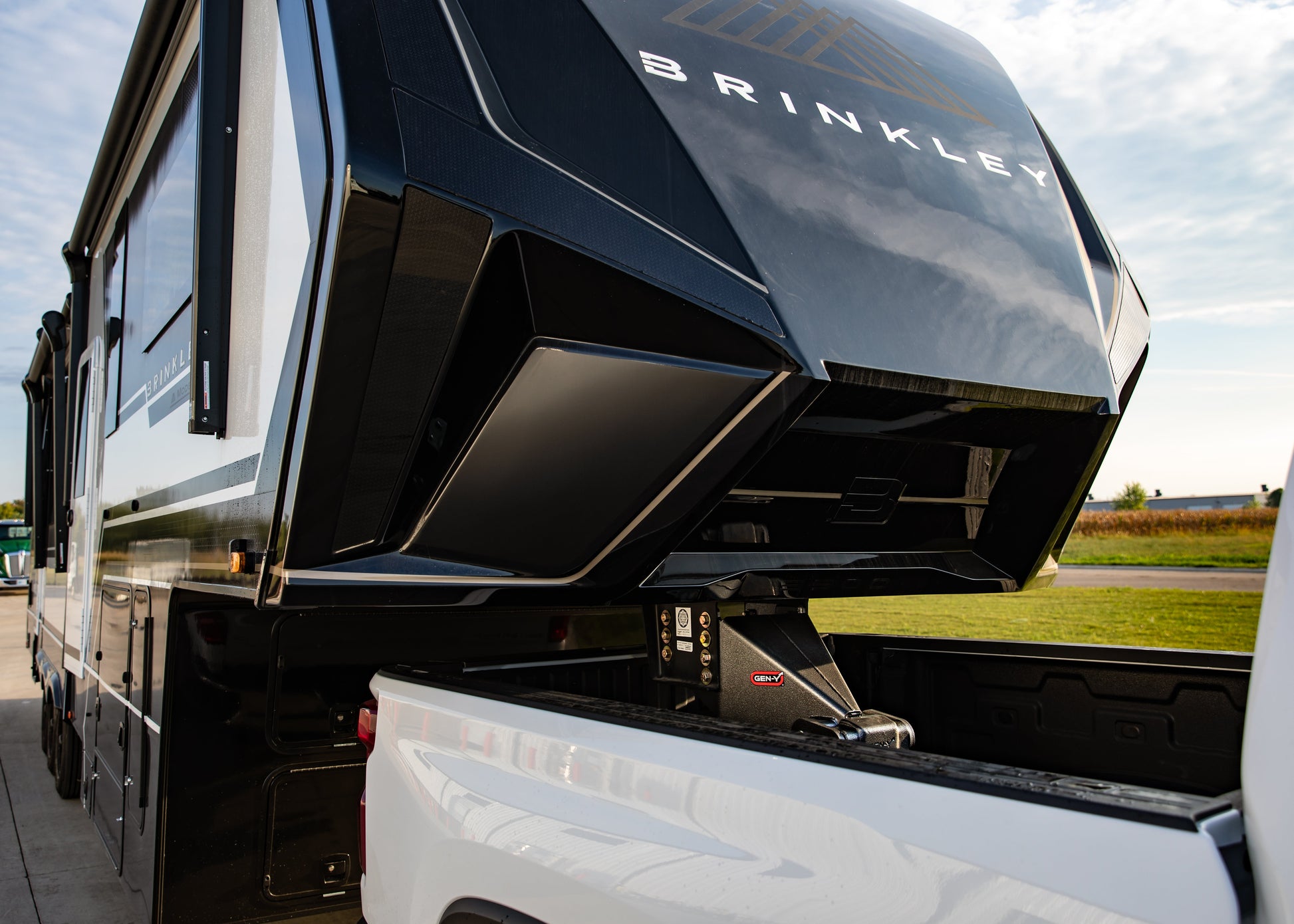 EXECUTIVE TORSION-FLEX Rhino 5th Wheel King Pin 2.5K-4.5K pin 30K Towing GH-8051 - B2B Diesel and Gas Service