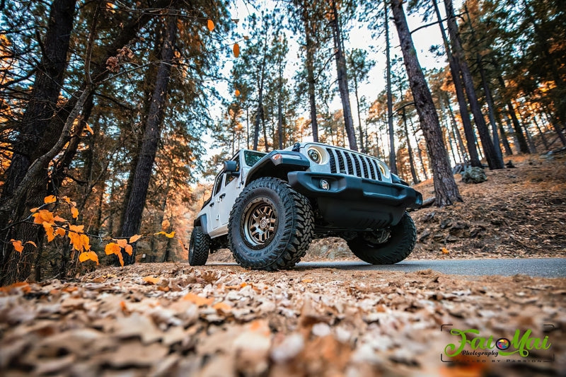 Oracle Jeep Wrangler JL Oculus Bi-LED Projector Headlights- Graphite Metallic - 5500K - B2B Diesel & Gas Service